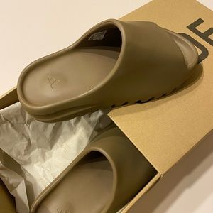 Yeezy slides earth brown sz 5